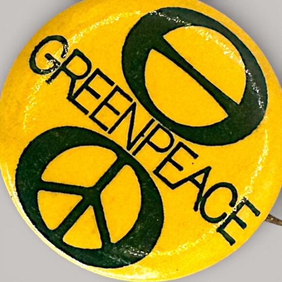 Vintage Greenpeace Pin Ecology Peace Symbol 1970s Environmentalist Badge Pinback - Picture 3 of 4